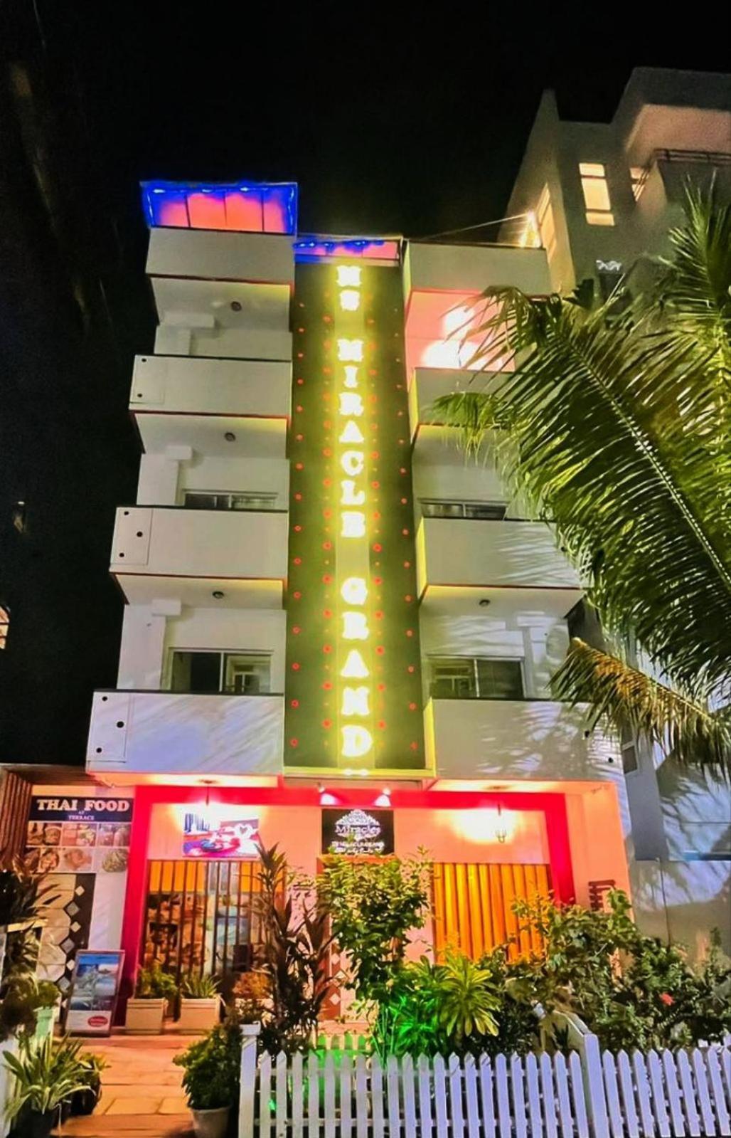 Hs Miracle Grand Hotel Хулхумале Екстериор снимка