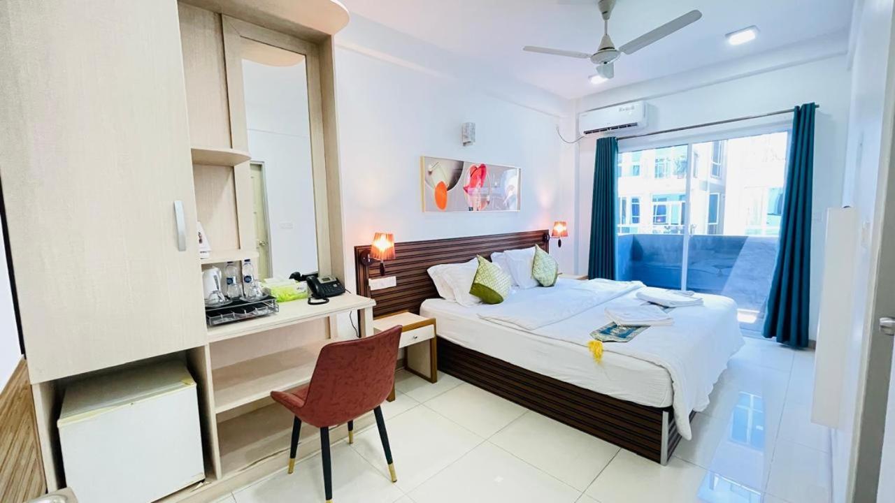 Hs Miracle Grand Hotel Хулхумале Екстериор снимка