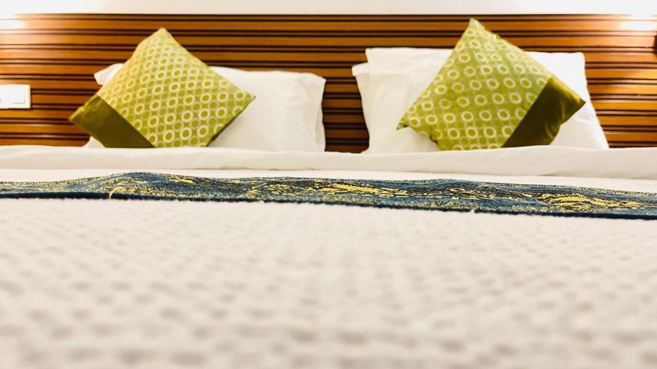 Hs Miracle Grand Hotel Хулхумале Екстериор снимка